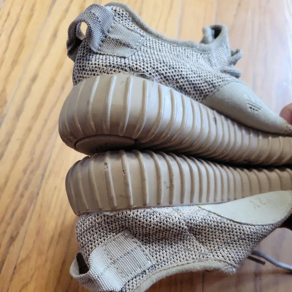 Adidas Mens Yeezy Boost 350 V2 Sneaker Shoes Gray Low Top Lace Up 6M US